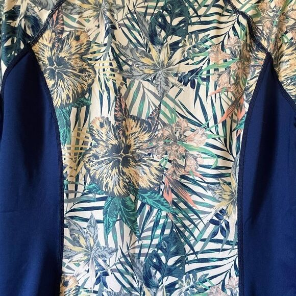 Roxy Four Shores UPF+ 50 Tropical Floral Short Sleeve Shirt - Picture 9 of 9